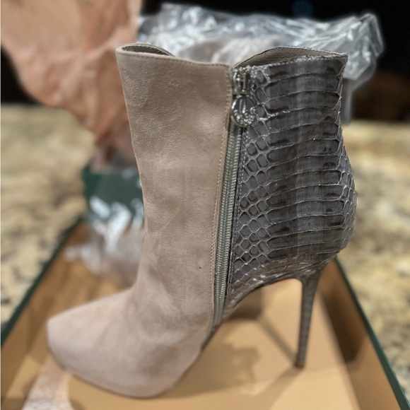 Luxury Green Bottom Chaneli Womens Feather Suede Snakeskin Ankle Boots - Picture 5 of 10